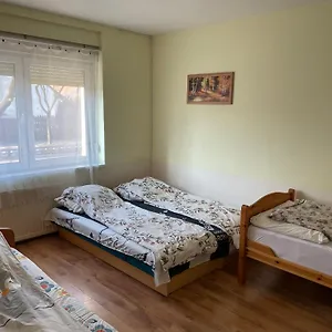  Apartament Red Locomotive Ungaria